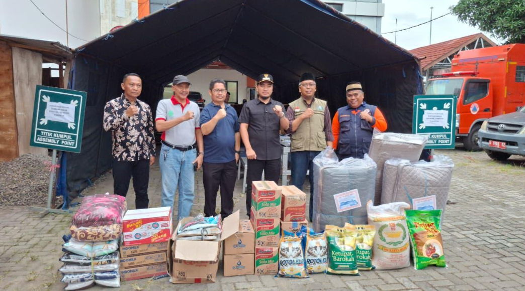 PENYALURAN BANTUAN DONASI PEMERINTAH KOTA CILEGON UNTUK KORBAN BENCANA BANJIR BANDANG DI SUMATRA DAN ACEH